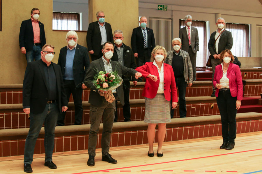 Menschengruppe mit Karin Logeman